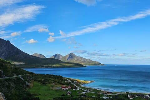 Arctic Fjord Explorer : Montañas, Costa & Playas Ocultas