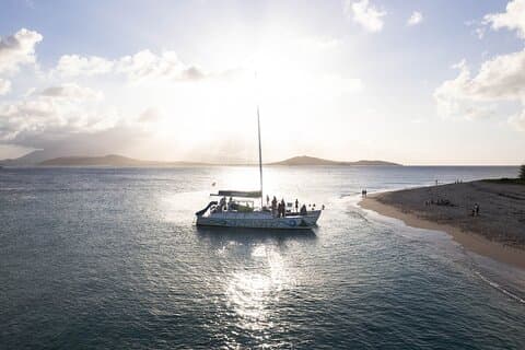 Navigazione pomeridiana per Icacos Island Catamarano