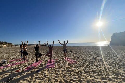 Morgon Beach Yoga i Vilamoura av el Sol - Livsstil