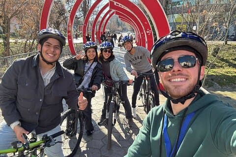 Tirana bicicleta cultura, história e vida local