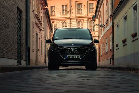 Private Budapest Transfer Airport & Cruise Port (Mercedes V-Klasse)