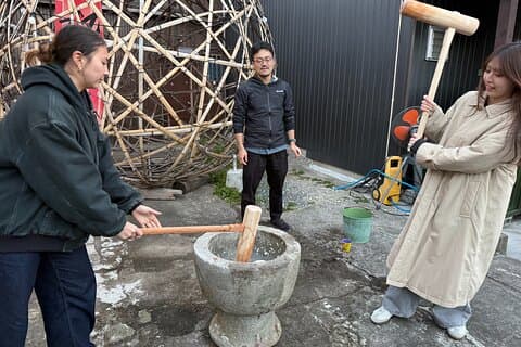 Experience Traditional Winter 'Mochi-pounding' in Beppu