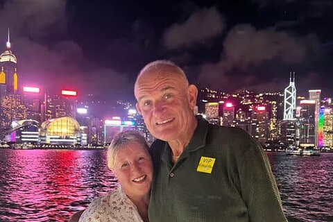 Hong Kong: tour in barca della Sinfonia delle Luci con snack e bevande