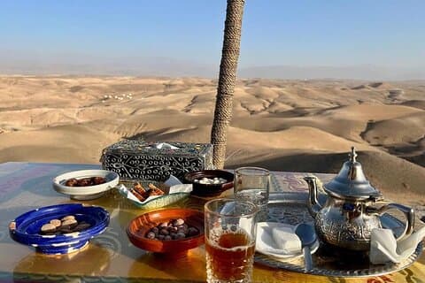 Agafay Desert Camel Ride ved solnedgang med middag