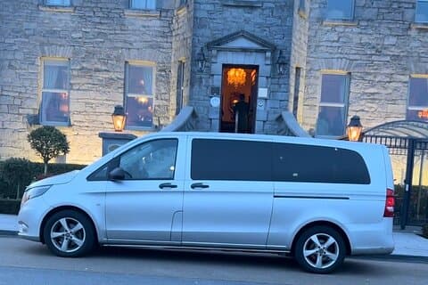 Privat transport mellom Edinburgh og London. Brasiliansk sjåfør.