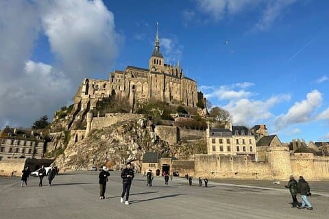 Tagesausflug von Paris nach Mont-Saint-Michel und in die Normandie