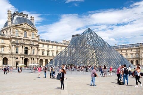 Louvre: Fordybende udendørs undersøgelsestur på fransk