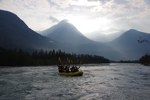 Loke Family Zipline en Whitewater Rafting Adventure