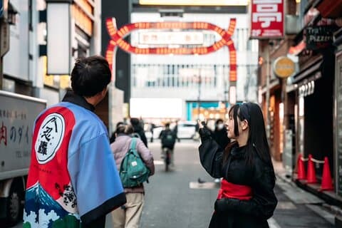 Tour a pé de Tóquio de Kabukicho e Golden Gai com um Ninja Guia