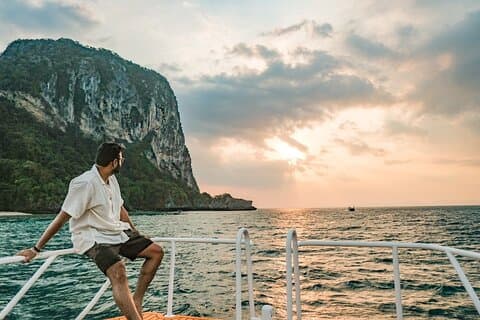 Krabi Phi Phi und 4 Inseln Sonnenuntergang Tour mit Premium Katamaran