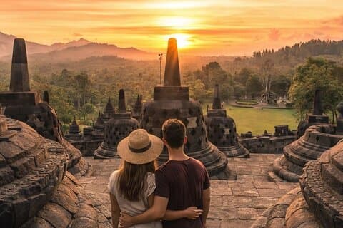 Yogyakarta VIP Alba dall'interno del tempio di Borobudur e Prambanan