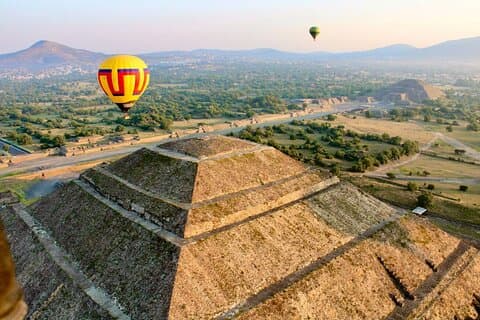 Vanuit Mexico City Ballonvaart over piramides met een privé Gids