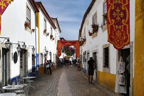 Privat tur fra Lissabon til Coimbra via Obidos Nazare Fatima