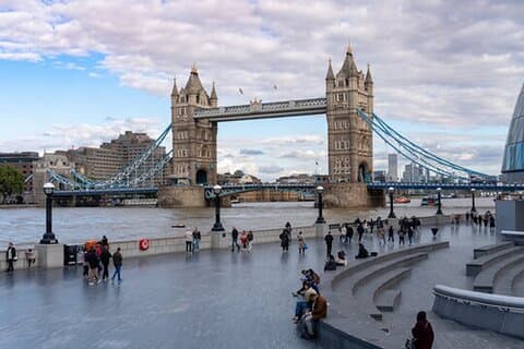 Tour History of the other side of the River Thames