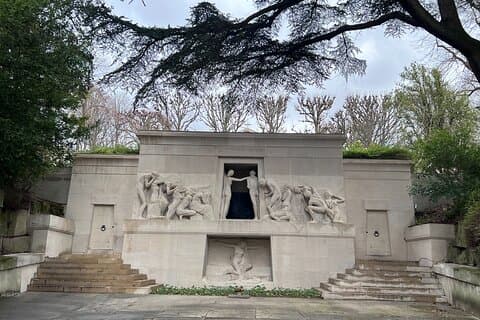 Paris: Père Lachaise Cemetery Guided Walking Tour