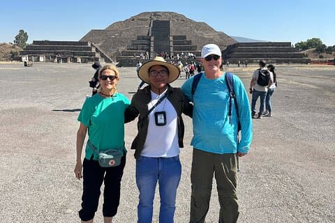 3-in-1 tour: Teotihuacan + Ontbijt bij La Gruta + Vervoer