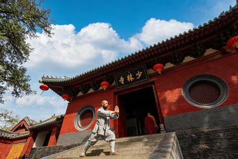 Private Day Tour naar Shaolin Temple met Kungfu Show vanuit Xiamen by Air