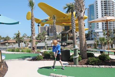 Mulligan's Lagoon Mini Golf a Daytona Beach