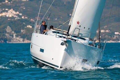 Emocionante vela pública por la tarde en nuestro velero más nuevo