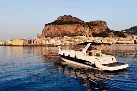 Cruzeiro de meio dia em Cefalù com aperitivo, bebidas e mergulho com snorkel.