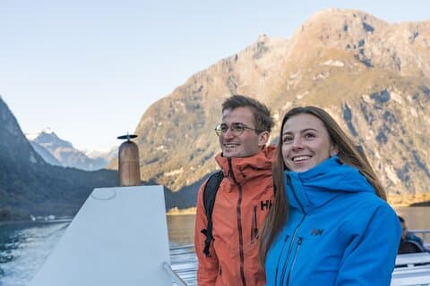 クィーンズタウンからミルフォード・サウンド観光ヘリコプターとプレミアムクルーズ