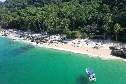 Aventure de plongée en apnée sur des plages cachées