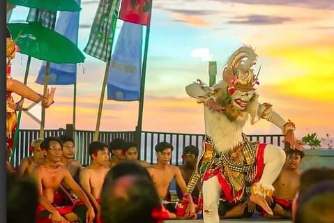 Activiteiten in de omgeving van Uluwatu Fire Dance Jimbaran Lobster Dinner Tour
