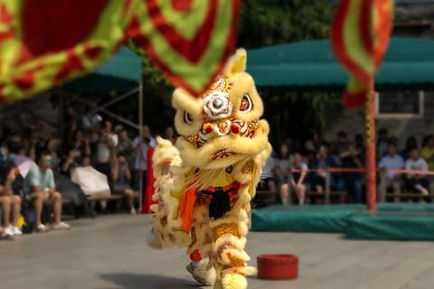 From Guangzhou: Foshan Kiln & Kung Fu Temple Tour with Lunch
