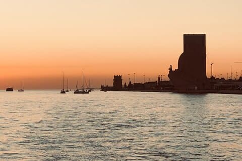 Tour in barca di Lisbona al tramonto con drink di benvenuto