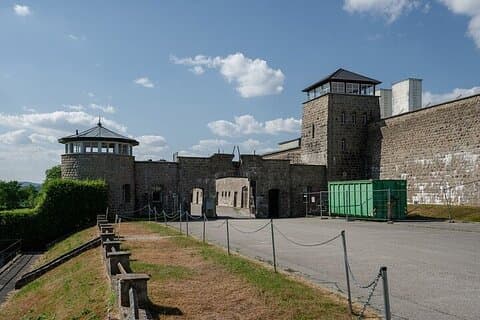 Licht & Schaduw van Oostenrijk: privétour Melk & Mauthausen Memorial