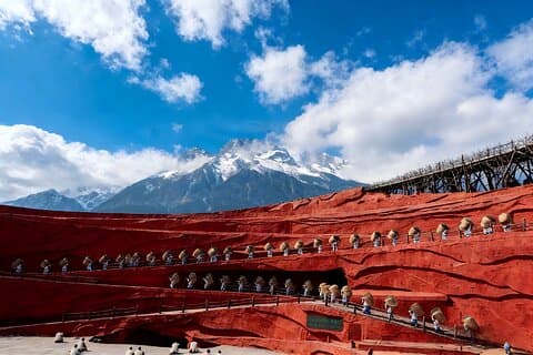 Excursão privada de 2 dias a Lijiang saindo de Kunming: cidade velha, montanha de neve, show e muito mais