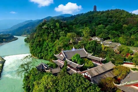 Tour di un giorno privato di Chengdu alla montagna di Qingcheng e al sistema di irrigazione di Dujiangyan