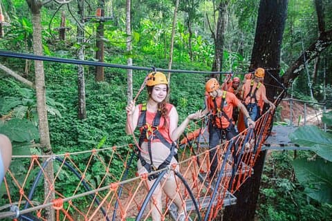 Tarzan World Zipline e ATV Adventure em Chiang Mai com almoço