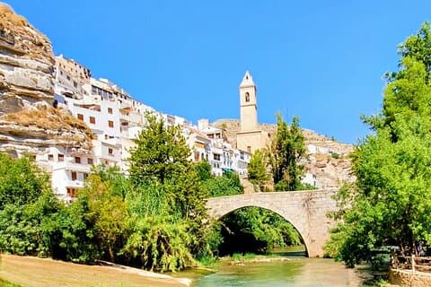 Da Valencia : gita di un giorno privata di Alcalá del Júcar con Guida