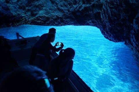 2026 Private Boat to Blue Cave 3 horas de aventura