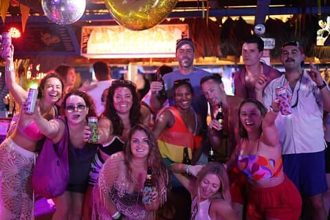Spiaggia privata e piscina Crawl Party Bus