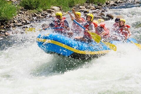 Tour di un'intera giornata al fiume Ayung White Water Rafting e tour di Ubud