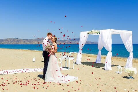 Symbolische Strandhochzeit & Gelübdetausch in Athen