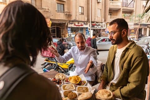 Tour de comida callejera de El Cairo : Camine y pruebe comida callejera con un local