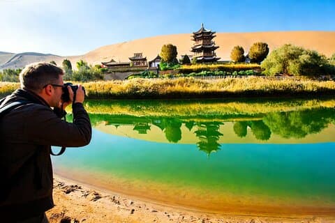 Dunhuang privat dagstur: Mogao Grottoes, Singing Dunes og Crescent Moon Spring