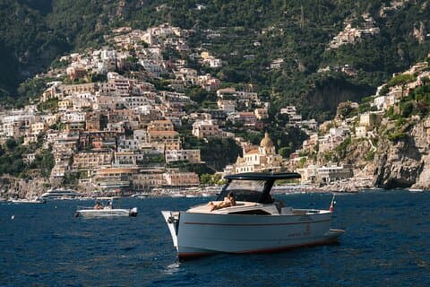 Tour Privado Coste Amalfitano desde Sorrento o Positano : Gozzo de lujo