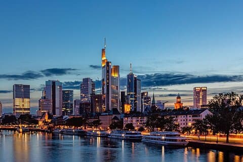 Privétransfer van Praag naar Frankfurt met 2 uur sightseeing