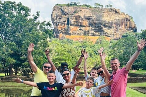 Sigiriya Lion Rock con il tempio della grotta di Dabulla
