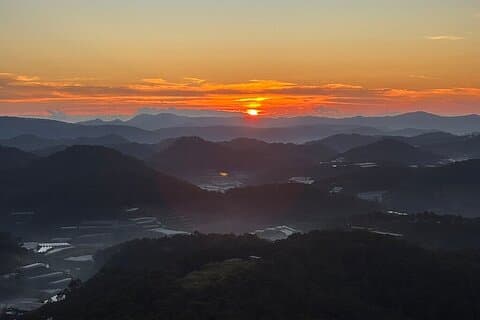 Peaceful Mornings in Dalat: Sunrise & Cloud Hunting Adventure