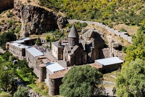 Privat dagsutflykt Garni Geghard Charents Arch och Symphony Stones