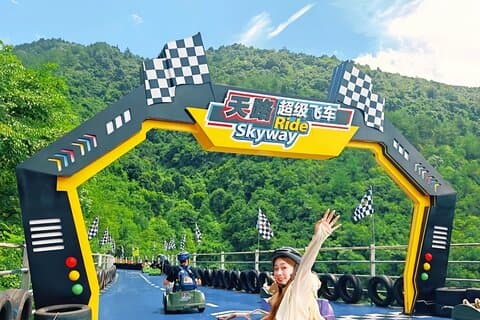 Shanghai naar OMG Park : Glazen platform, riviercruise, draaimolenlift