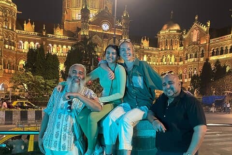 Mumbai by Night : visite turistiche + templi + esperienza di street food