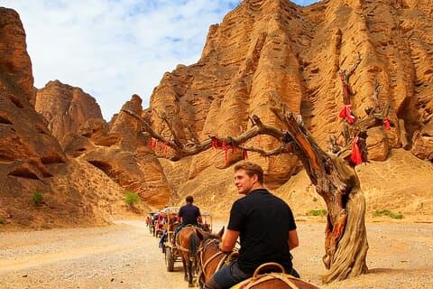 Lanzhou Private Round Trip Transfer to Yellow River Stone Forest