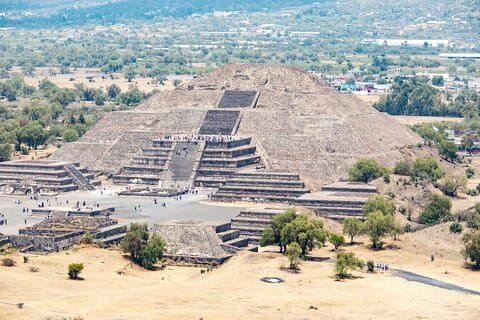 Private Tagestour zur Basilika von Guadalupe und Teotihuacan Pyramide
