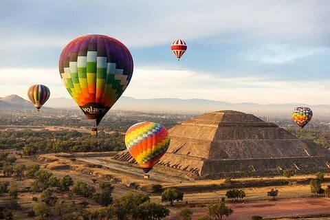 メキシコシティ発バルーンフライト付きテオティワカンプライベート旅行